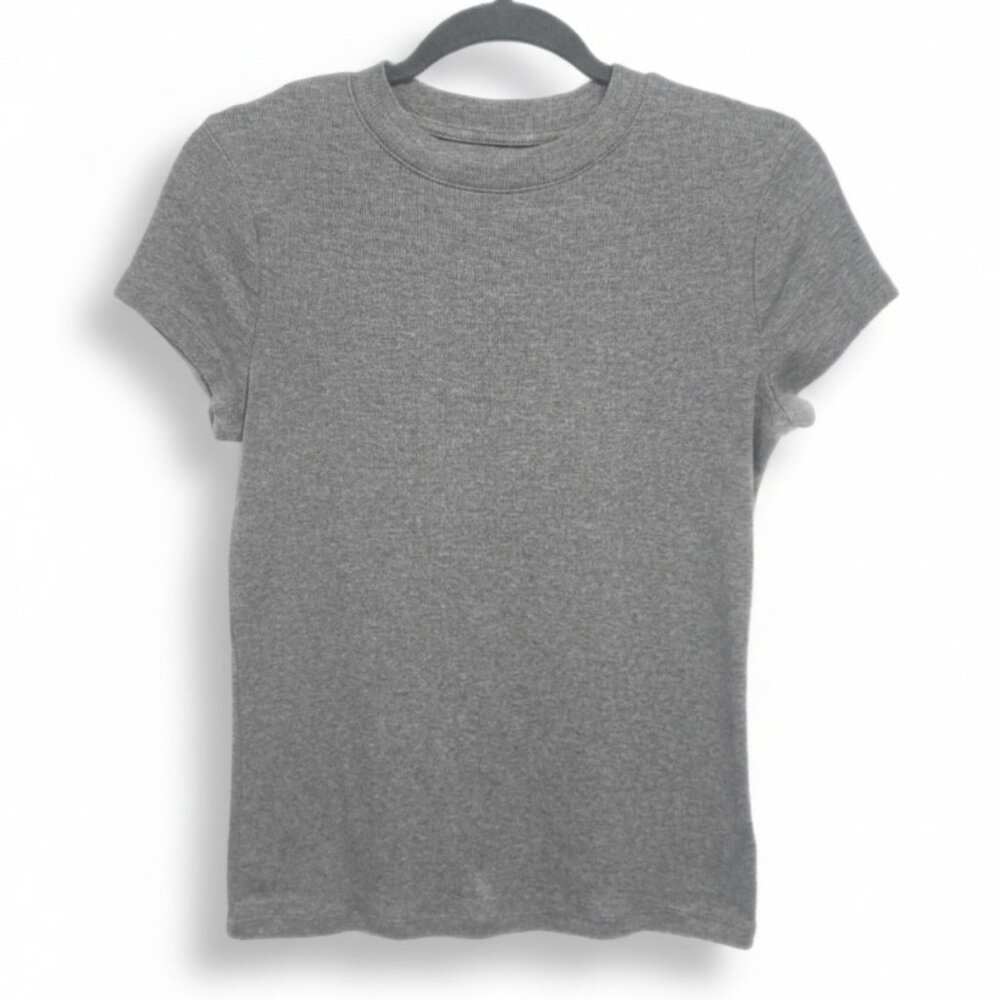 A New Day Gray Ribbed Crew Neck Slim Fit Baby Tee Size Medium - Picture 2 of 5